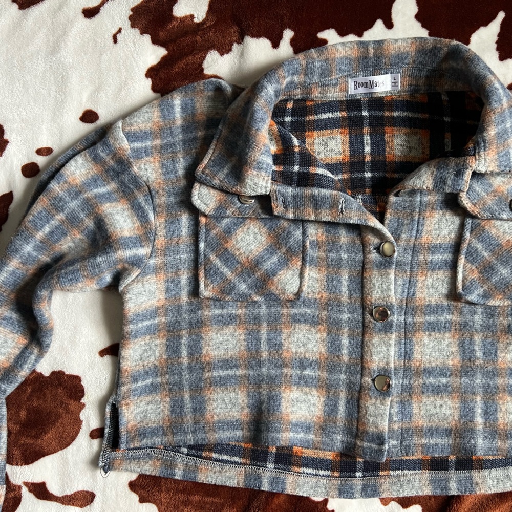 Cropped Shacket - Picture 2 of 4
